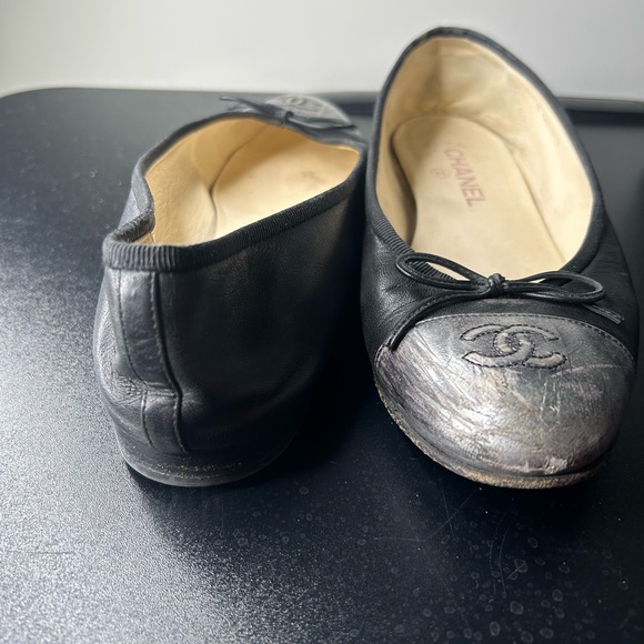 Chanel Black and Silver Flats with Iconic CC Logo - Picture 3 of 4
